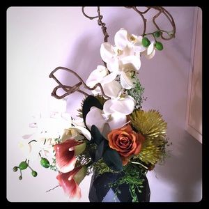 Floral arrangement artificial